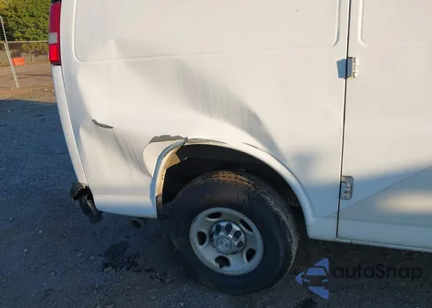 2015 Chevrolet Express 2500 Work Van z USA, uszkodzony, nr VIN 1GCWGFCF2F1153166